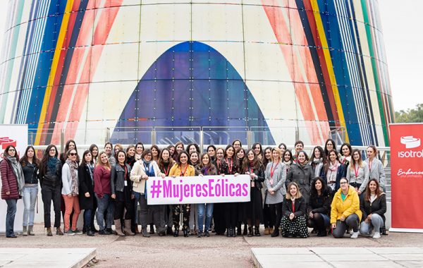 mujeres-eolicas-isotrol-energy-wind-solar